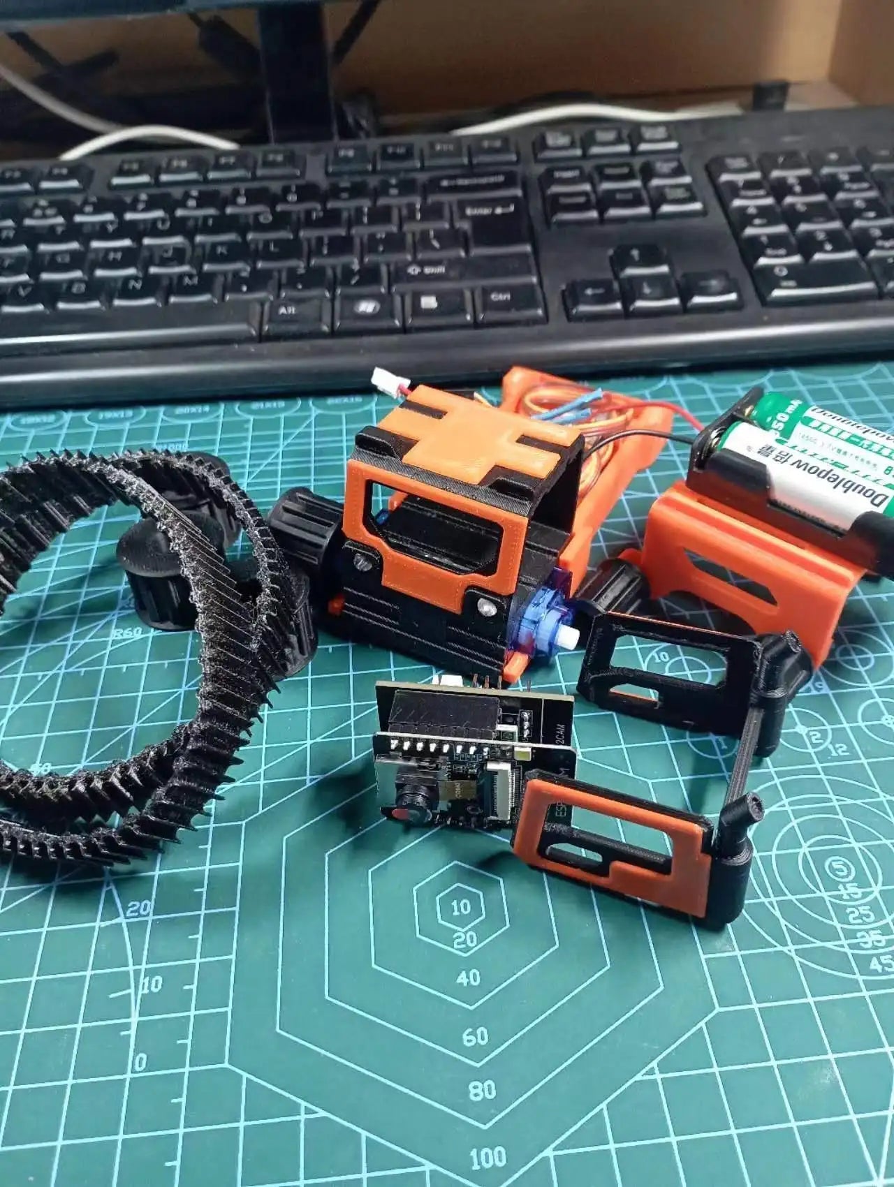 Robot Car Web Control Tank Model Tractor Crawler Balance Car 3D Printing Mount Truck for Arduino Robot ESP32 Wifi Scout Tank